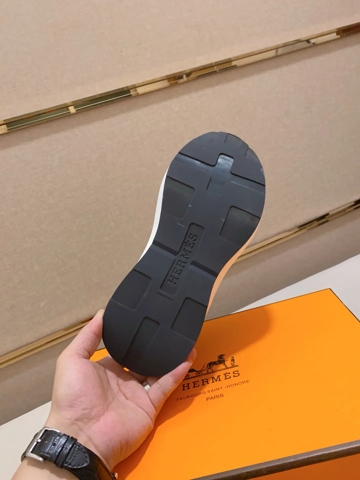 Men's clothing and shoes💰: 600💰《HERMES》【Classic Original Version】Hermès; Top 🔝 Purchasing Agency 🔍🔍Men's latest 🇺🇸 counters are on sale simultaneously, original imported from Italy ▲▲Silk cowhide with breathable fabric ▲▲ (high-end and expensive Qi·Grade) Exquisite workmanship (Italian 🇮🇹Imported water-dyed 🐂cowhide lining) Sole: Original sole provided by the original factory, ⚠️Exclusive double-layer activity·TPR·Rubber·Combined molded outsole; Super·comfortable·wear-resistant·non-slip·environmental protection The real thing is more beautiful if you take the real thing (high quality, follow the order), you can enter and exit the counter at will * Number of yards: 38·39·40·41·42·43·44# (can be customized 45.)